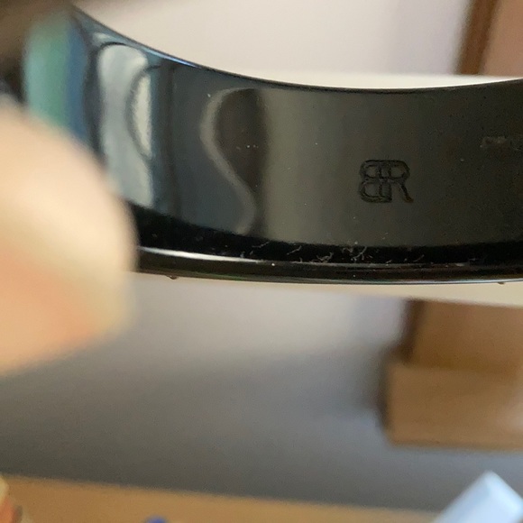 Banana Republic Plastic Bangle - Picture 3 of 5